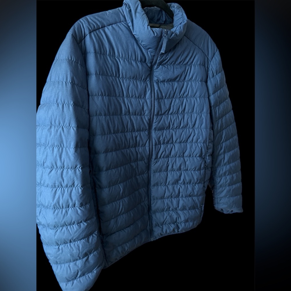 Uniqlo, Men’s size L, Light Down jacket, like new condition! Blue.